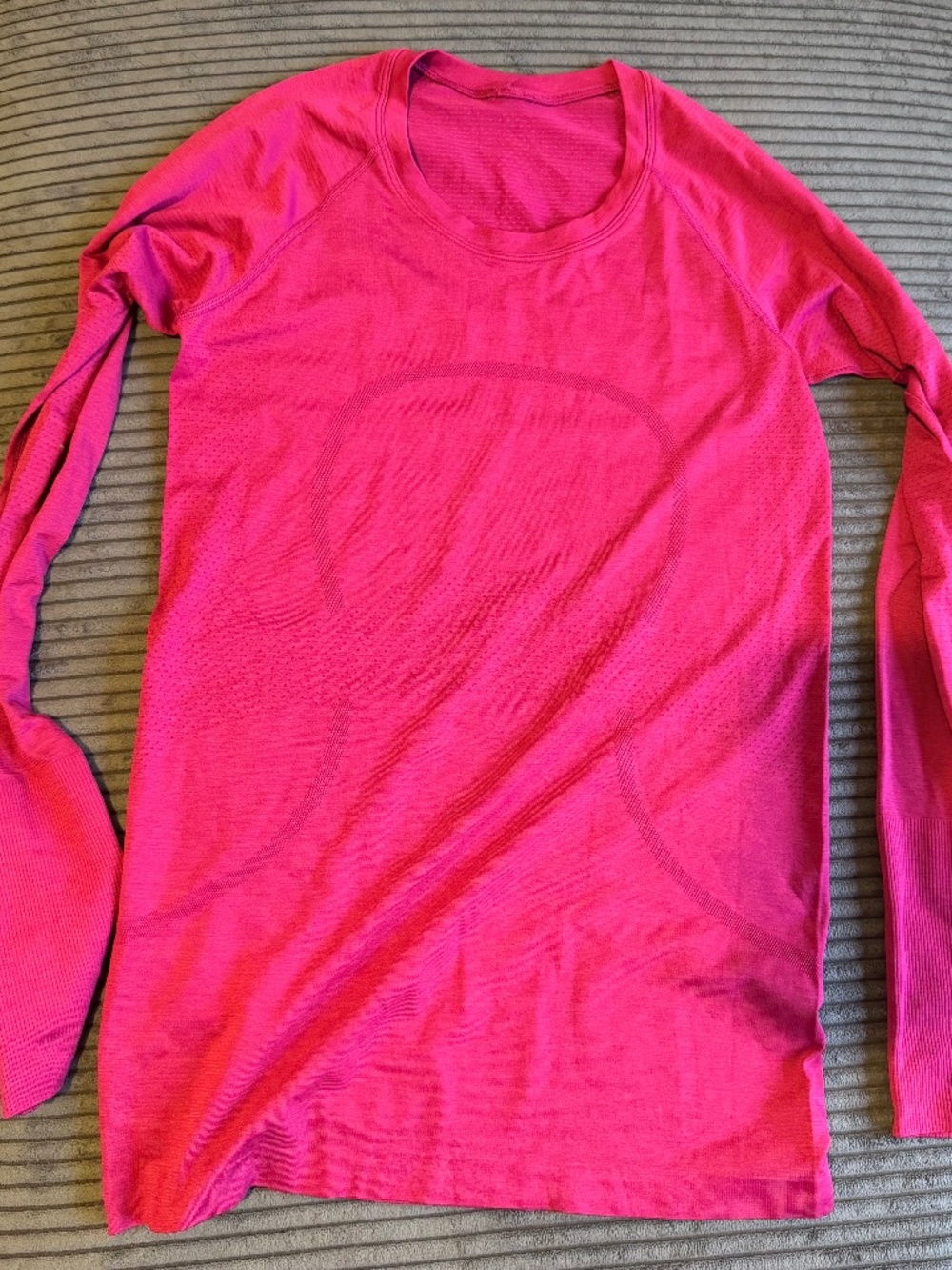 Lululemon women’s swiftly tech long sleeve shirt hot pink